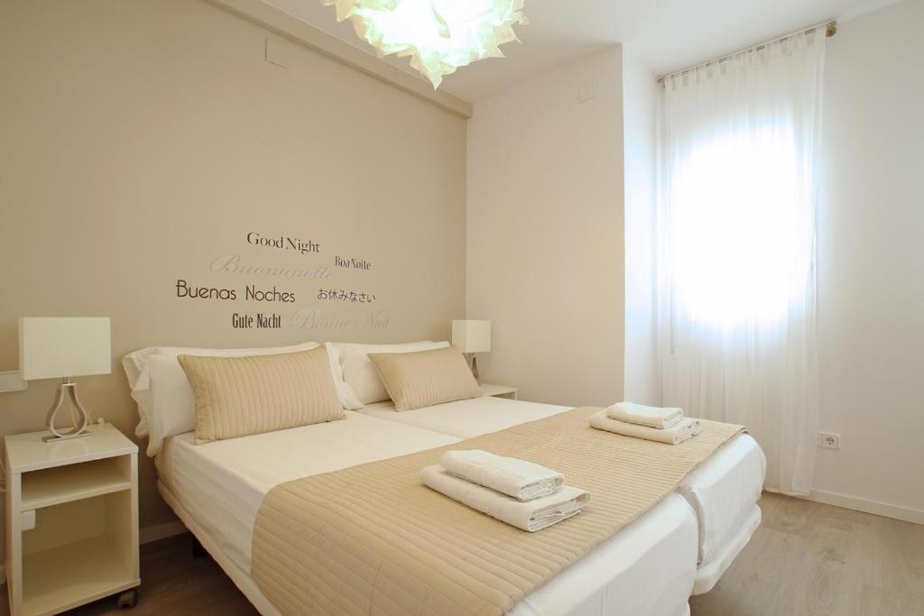 Warm Sands Apartment By Hello Homes シッチェス エクステリア 写真