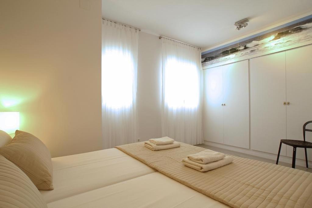 Warm Sands Apartment By Hello Homes シッチェス エクステリア 写真